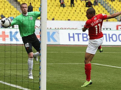 Эпизод самого результативного матча 10-го тура между Спартаком и Амкаром